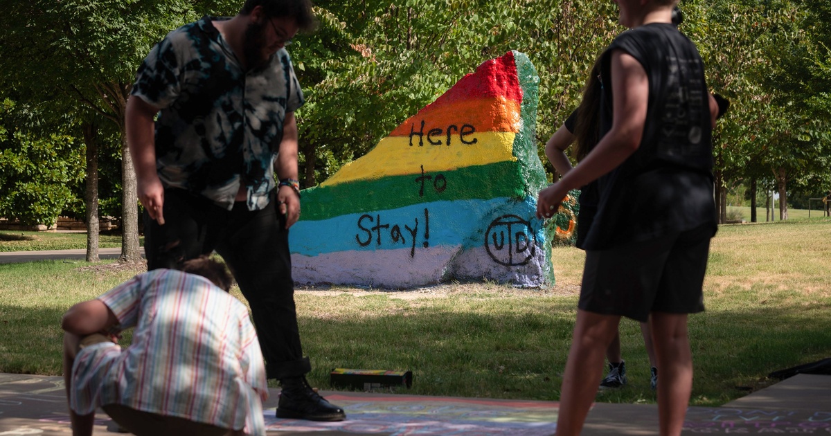 Students condemn UTDallas professor for homophobic tweet about